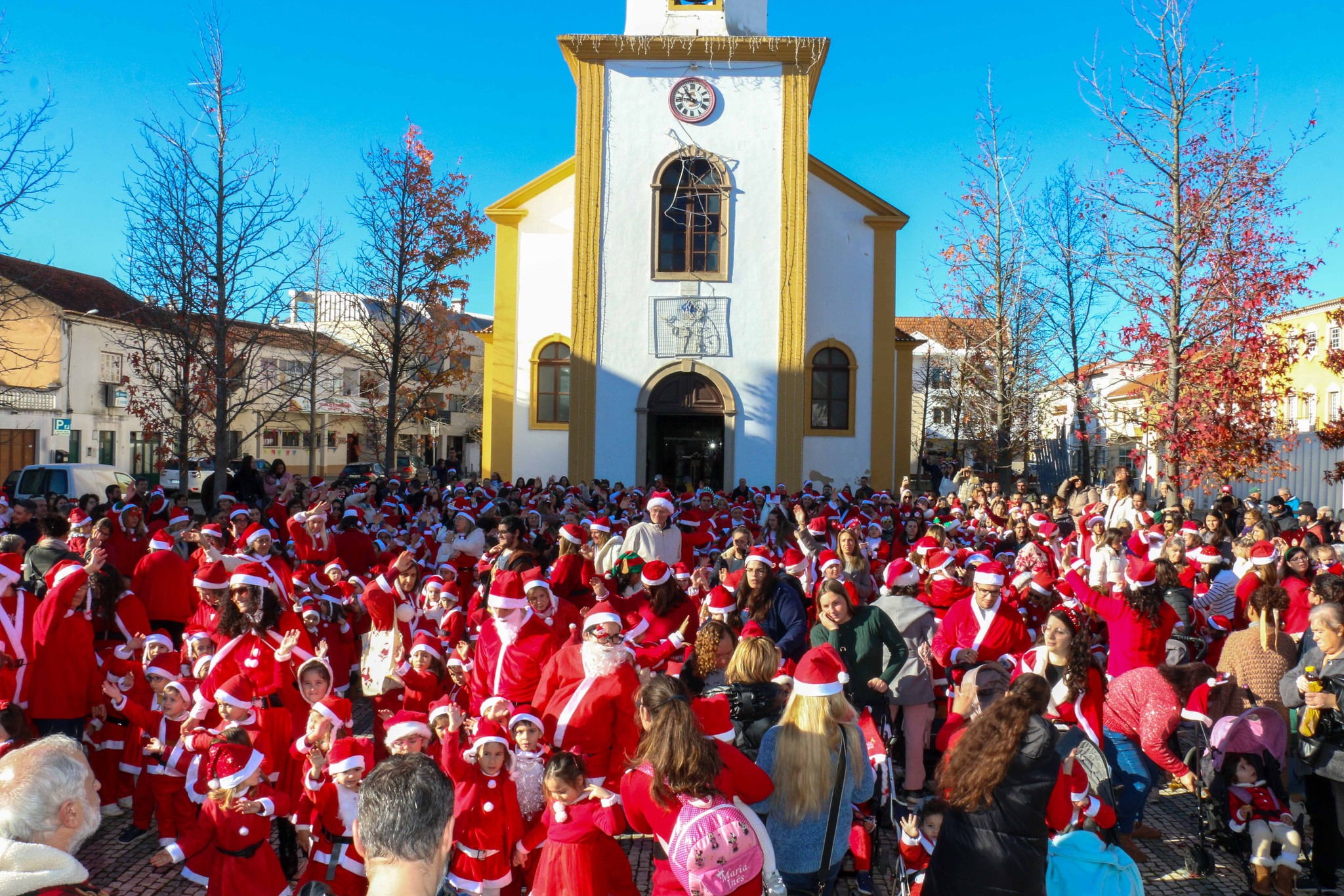 Desfile de Pais Natal Encheu Artérias da Cidade